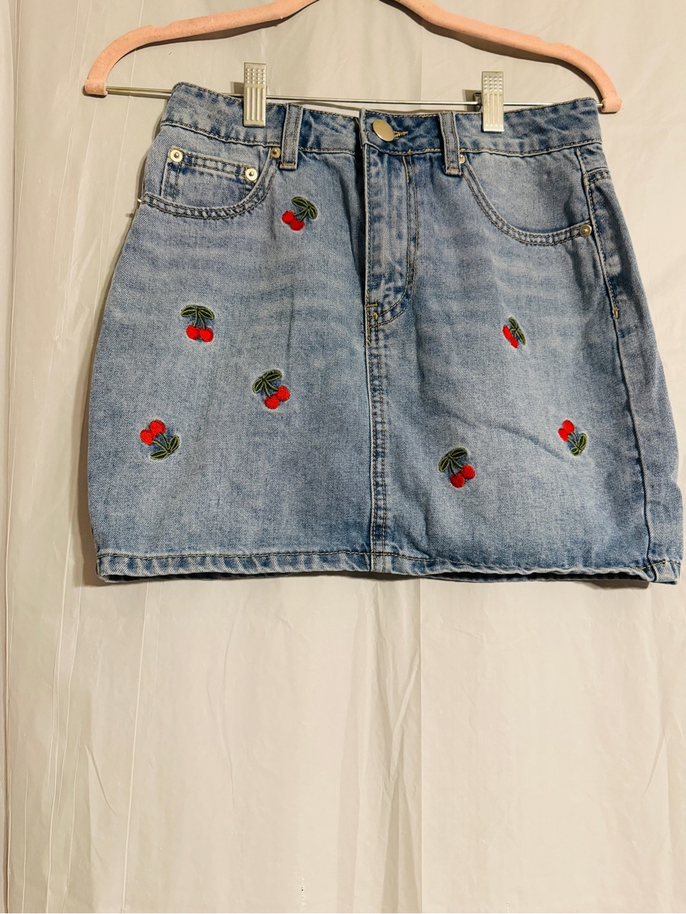 Forever 21 Cherry Embroidered Denim Mini Skirt Size S Light Wash Y2K